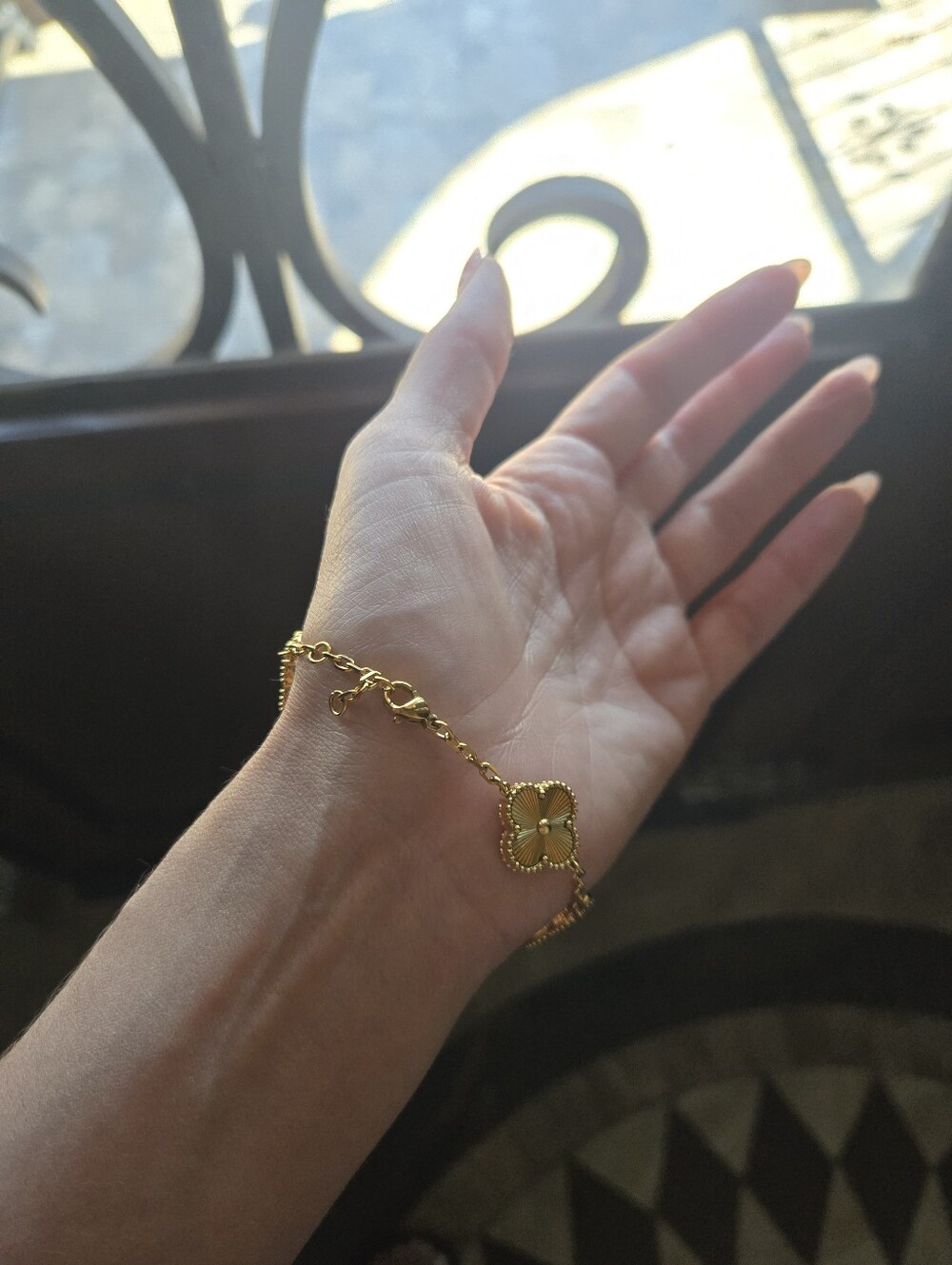 Gold Floral Clover Link Bracelet - Elegant Women's Jewelry - Picture 4 of 5
